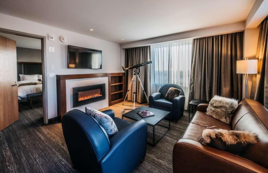 The Explorer Hotel Yellowknife Esterno foto