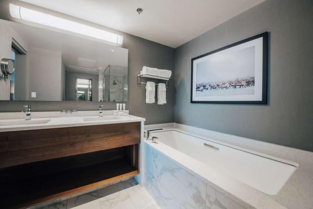 The Explorer Hotel Yellowknife Esterno foto