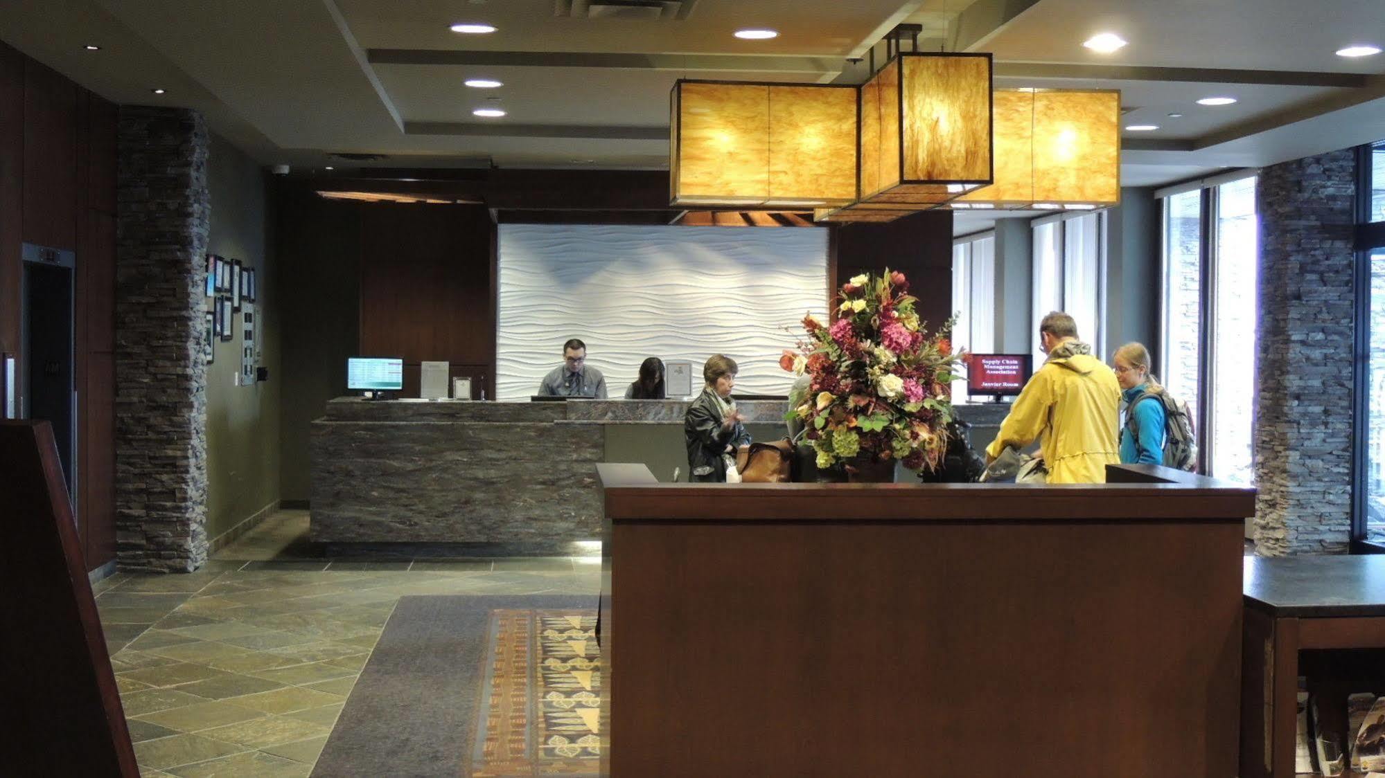 The Explorer Hotel Yellowknife Esterno foto