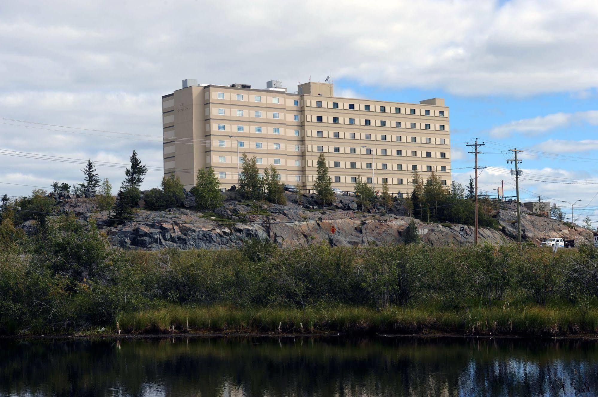 The Explorer Hotel Yellowknife Esterno foto
