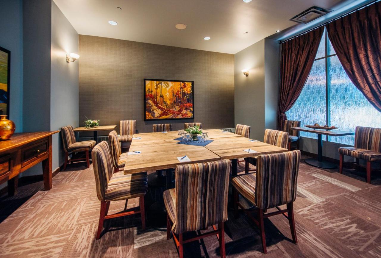 The Explorer Hotel Yellowknife Esterno foto