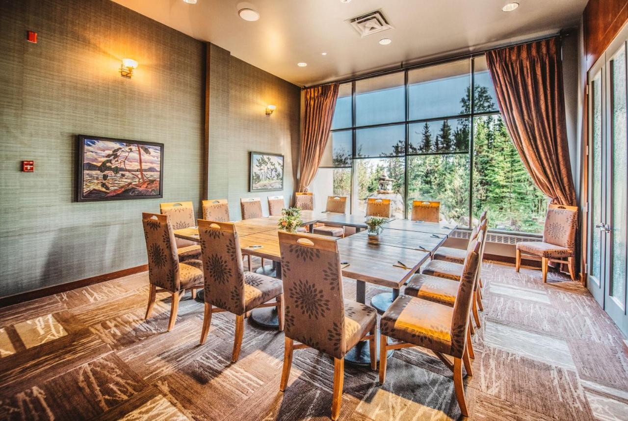 The Explorer Hotel Yellowknife Esterno foto