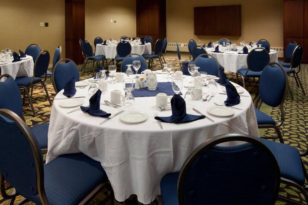 The Explorer Hotel Yellowknife Esterno foto