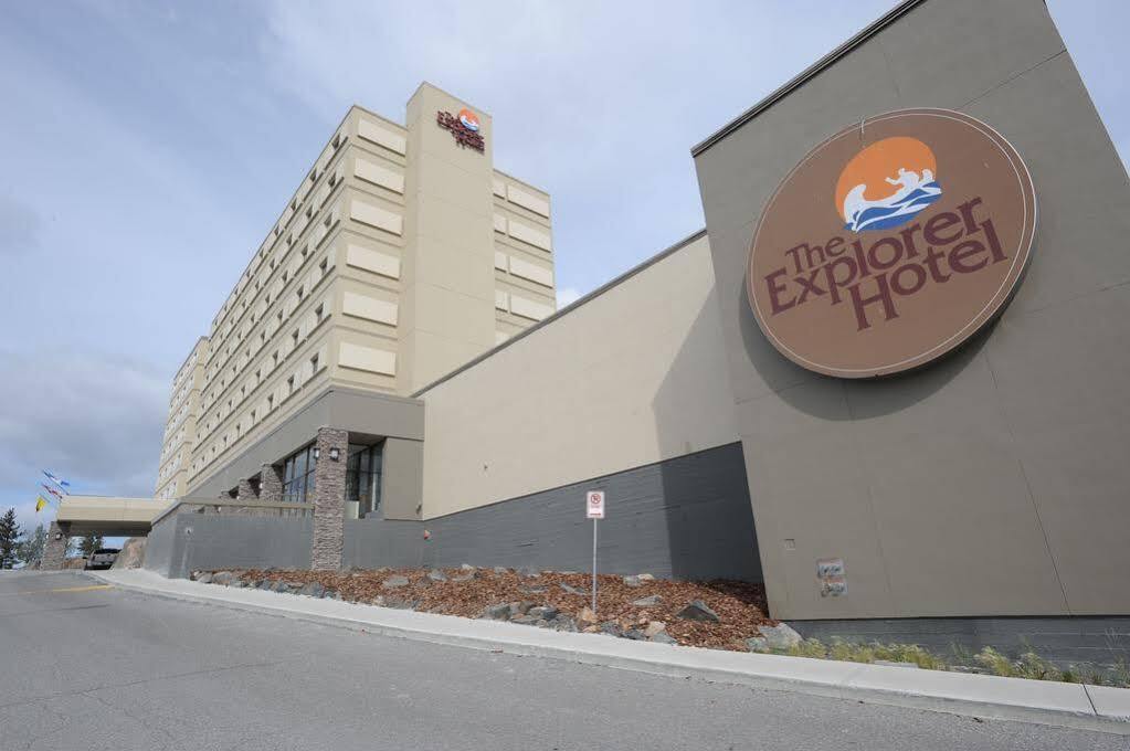 The Explorer Hotel Yellowknife Esterno foto